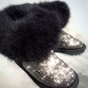 Monnalisa crystal-embellished fur details boots.